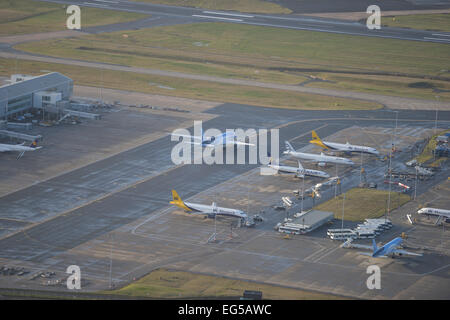 Eine Luftaufnahme der Flugzeuge geparkt in Birmingham International Airport Stockfoto