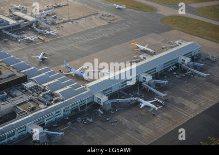 Eine Luftaufnahme der Flugzeuge geparkt in Birmingham International Airport Stockfoto