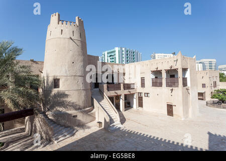 Alte Festung am Museum von Ajman. Vereinigte Arabische Emirate Stockfoto