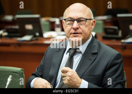 Brüssel, Bxl, Belgien. 17. Februar 2015. Der französische Außenminister Michel Sapin vor der europäischen wirtschaftlichen und finanziellen Angelegenheiten (ECOFIN) treffen auf dem Europäischen Rat in Brüssel am 17.02.2015 von Wiktor Dabkowski Credit: Wiktor Dabkowski/ZUMA Draht/Alamy Live News Stockfoto