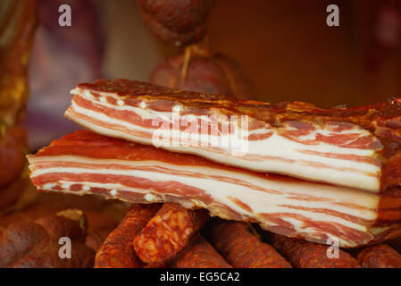 Ausgehärteten Speck Stack, geräuchert und bewahrt Schweinefleisch gilt als eine Delikatesse Essen in einigen Kulturen. Stockfoto