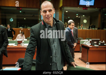 Brüssel, Bxl, Belgien. 17. Februar 2015. Griechenlands Finanzminister Yanis Varoufakis vor der europäischen wirtschaftlichen und finanziellen Angelegenheiten (ECOFIN) treffen auf dem Europäischen Rat in Brüssel am 17.02.2015 von Wiktor Dabkowski Credit: Wiktor Dabkowski/ZUMA Draht/Alamy Live News Stockfoto