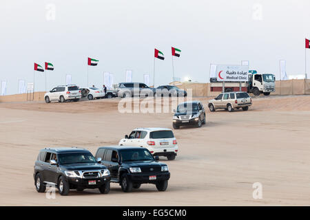 Vereinigte Arabische Emirate Menschen in ihren Autos auf Al Dhafra Camel Festival in Al Gharbia Stockfoto