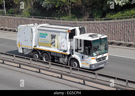 Brent Rat verweigern LKW betrieben von Veolia Environmental Services auf der A40 in West-London, UK. Stockfoto