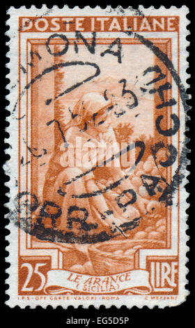 Italien - um 1950: Eine Briefmarke gedruckt in Italien, zeigt Sicilia - Orange, mit der gleichen Inschrift, aus der Serie "Provincial Stockfoto