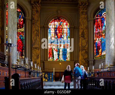 Glasfenster von Edward Burne-Jones im Chor der Kathedrale St Philip in Birmingham West Midlands UK Stockfoto