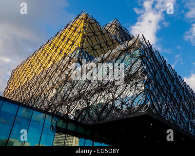 Außenseite des The Library of Birmingham West Midlands England UK eröffnet 2013 entworfen von Francine Houben von Mecanoo architecten Stockfoto