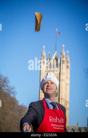 London, UK. 17. Februar 2015. Parlamentarischen Pancake Race 2015 Credit: Guy Corbishley/Alamy Live-Nachrichten Stockfoto