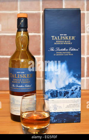 Flasche Destillers Edition Talisker single Malt Whisky. Auf der Isle Of Skye, Schottland destilliert Stockfoto