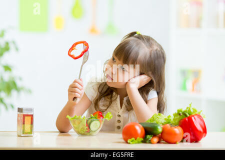 Kind weigert sich, seinen Abend essen Stockfoto