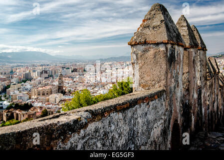 Teil von Gibralfaro Festung (Alcazaba de Málaga) und Ansicht der Stadt Málaga. Spanien Stockfoto