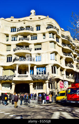 Mila Haus auch bekannt als La Pedrera, entworfen vom Architekten Antoni Gaudi. Barcelona, Katalonien, Spanien. Stockfoto