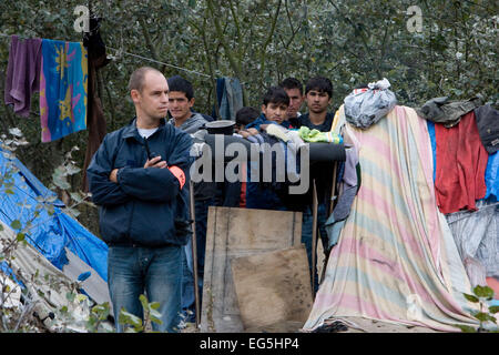 Alltag in The Camp "Jungle" in Calais, Frankreich, wo Hunderte von Migranten richten Sie zu Hause, mit vielen Hoffnung England eingeben Stockfoto