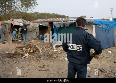 Alltag in The Camp "Jungle" in der Nähe der nördlichen Hafen von Calais, wo Hunderte von Migranten nach Hause, mit vielen Hop eingerichtet haben Stockfoto