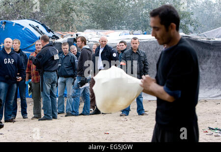 Alltag in The Camp "Jungle" in Calais, Frankreich, wo Hunderte von Migranten richten Sie zu Hause, mit vielen Hoffnung England eingeben Stockfoto