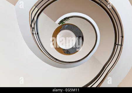 Wendeltreppe in der De La Warr Pavilion in Bexhill, East Sussex, England Stockfoto