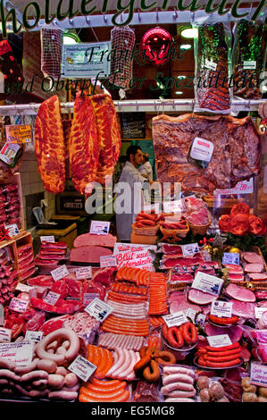 Metzgerei - Metzgerei (Schaufenster Fenster) Metzgerei Wurst Deutsch München (frische Würste am Viktualienmarkt) Stockfoto