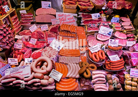 Metzgerei - Metzgerei (Schaufenster Fenster) Metzgerei Wurst Deutsch München (frische Würste am Viktualienmarkt) Stockfoto