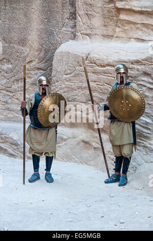 Dramatisierung der Schlacht in der verlorenen Stadt Petra, Jordanien - Krieger Stockfoto
