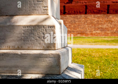 Namen auf ein Denkmal zur Erinnerung an die Verteidiger des State Souveränität Konföderierten Park Fort Mill South Carolina USA Stockfoto