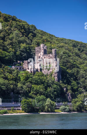 Burg Reichenstein bei Trechtingshausen im Mittelrheintal, Rheinland-Pfalz, Deutschland Stockfoto