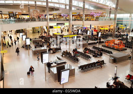 Abflughalle, Terminal 2 oder das Queens-Terminal, Flughafen Heathrow, London UK Stockfoto