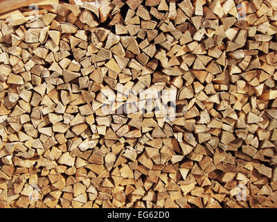 Hintergrund der trockenen Scheitholz meldet sich in einem Haufen Stockfoto