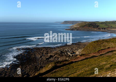 In der Bucht von Langland, nur einen kurzen Küstenspaziergang von Caswell, Gower, Wales entfernt, schälen sich die Schwellen Stockfoto