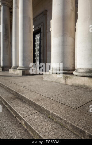 Eingang Portikus des National Museum of Wales, Cardiff Stockfoto