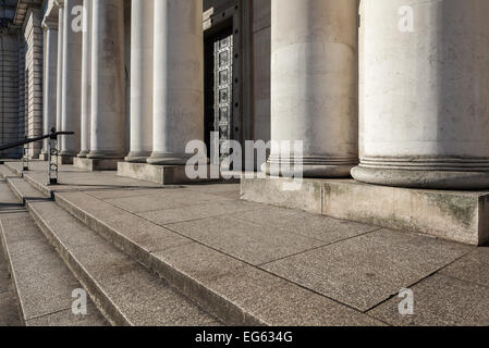 Eingang Portikus des National Museum of Wales, Cardiff Stockfoto