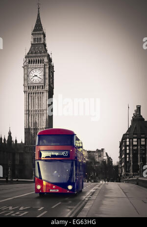 neue Route master Bus über Westminster bridge Stockfoto