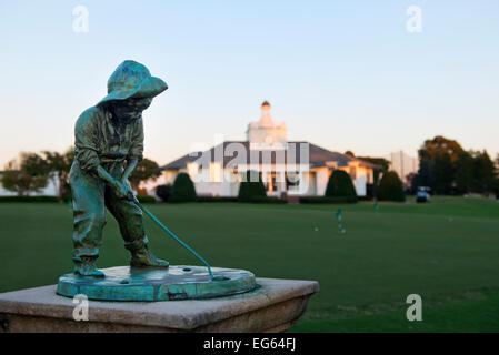 Die "Putter Boy" Sonnenuhr Skulptur im Pinehurst Resort and Country Club in Pinehurst, North Carolina Stockfoto