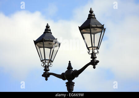 Elegante Straßenlaternen im viktorianischen Stil in Churchtown, Southport, Merseyside, Großbritannien Stockfoto