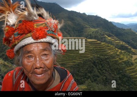 Frauen des Stammes Ifugao. Reis-Terrassen. Aussichtspunkt. Banaue. Nord-Luzon. Philippinen. Banaue (oder alternativ als B geschrieben Stockfoto