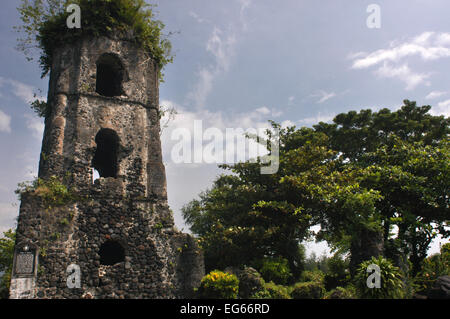 Cagsawa Ruinen Kirche. Bicol. Südost-Luzon. Philippinen. Die Remnan sind die Cagsawa Ruinen (auch als Kagsawa oder Cagsaua geschrieben) Stockfoto