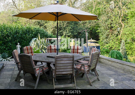 Satz von Jarrah Holz Patio-Möbel Stockfoto