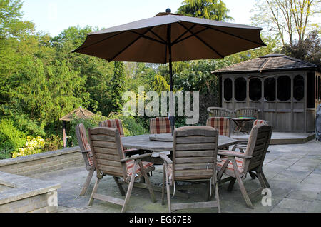 Satz von Jarrah Holz Patio-Möbel Stockfoto