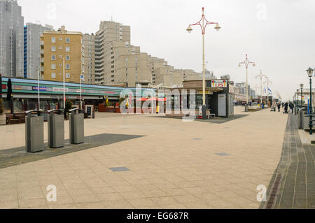 Promenade am Strand von Scheveningen Stockfoto