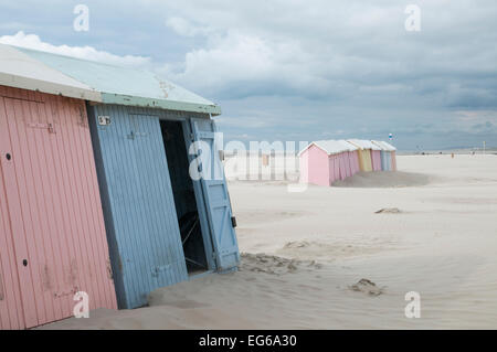 Strand und Hütten in Berck Nord-Pas-de-Calais Frankreich Europa Stockfoto