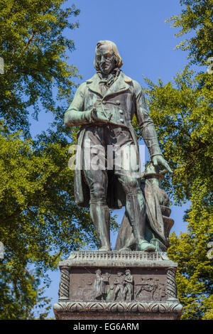 Annecy, Haute-Savoie Abteilung, Rhone-Alpes, Frankreich.  Statue von Claude Louis Berthollet, 1748-1822, Savoyard-französische Chemiker. Stockfoto