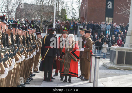 Crewe, Cheshire, UK. 17. Februar 2015. Soldaten aus der Mercian Regiment sind am 17. Februar 2015 geehrt mit der Freiheit des Bezirks Crewe Credit: Simon Newbury/Alamy Live News Stockfoto