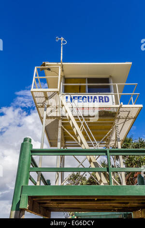 Rettungsschwimmer-Turm am Strand Stockfoto