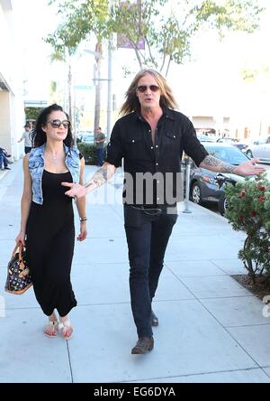 Sebastian Bach entdeckt mit seiner neuen Freundin auf einem Spaziergang mit Beverly Hills: Sebastian Bach wo: Los Angeles, California, Vereinigte Staaten von Amerika bei: 15. August 2014 Stockfoto