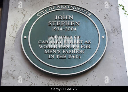 Westminster grüne Tafel zum Gedenken an John Stephen, Gründer der Londoner Carnaby street als ein Zentrum für Mode der 1960er Jahre Stockfoto