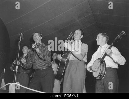 Vier Musikern auf dem Berg Musical Festival, Asheville, North Carolina, ca. 1930er Jahre, 1940er-Jahre Stockfoto