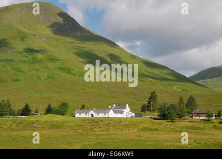 Cluanie Lodge Inn & Squrr eine Fhuarail Glen Shiel, Highland, Schottland Stockfoto