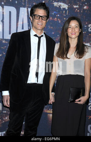 Johnny Knoxville und Naomi Nelson Teilnahme an SNL 40th Anniversary Celebration am Rockefeller Plaza am 15. Februar 2015 in New York City/Picture alliance Stockfoto