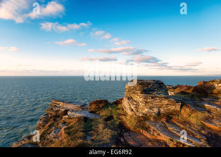 Blick von der Klippe über Boscastle an der Nordküste von Cornwall Stockfoto