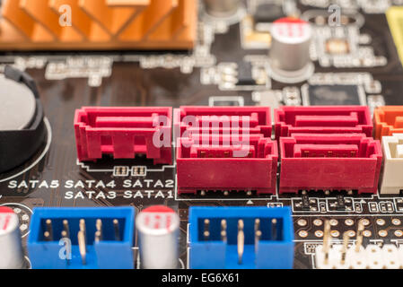 Serial-ATA-Anschlüsse am Computer Motherboard Stockfoto