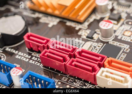 Serial-ATA-Anschlüsse am Computer Motherboard Stockfoto